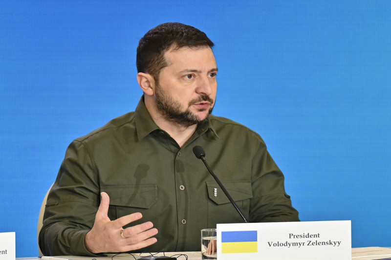 Президент Украины рассмотрит петицию с призывом мобилизовать чиновников и депутатов