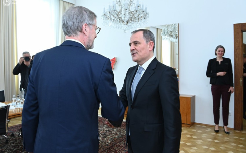 Глава МИД Азербайджана встретился с премьер-министром Чехии