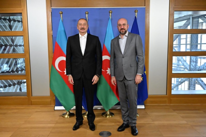 Президент Ильхам Алиев пригласил Шарля Мишель на COP29