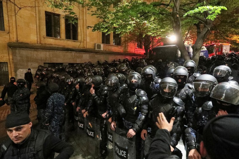 Силовики избили оппозиционного политика на митинге в Тбилиси, он в больнице