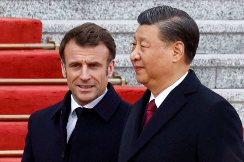 Макрон будет давить на Си Цзиньпина по поводу поддержки КНР России на Украине