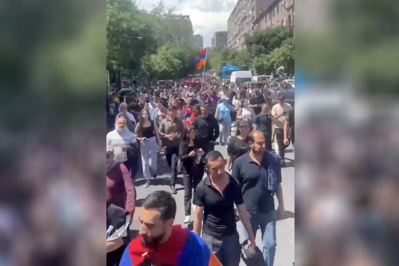 В МВД Армении назвали число задержанных протестующих в Ереване